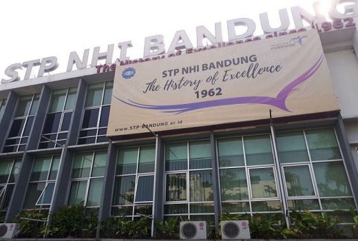 Menpar Pimpin Wisuda 550 Mahasiswa STP NHI Bandung - GenPI.co