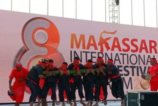 Ada Bambu Gila di F8 - GenPI.co