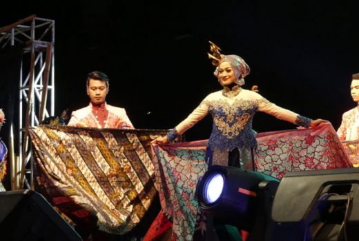 Fashion Show batik Sumenep Sukses Hibur Pengunjung - GenPI.co