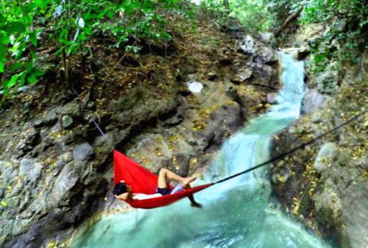 Memburu Air Biru di Air Terjun Tingkat Tujuh - GenPI.co