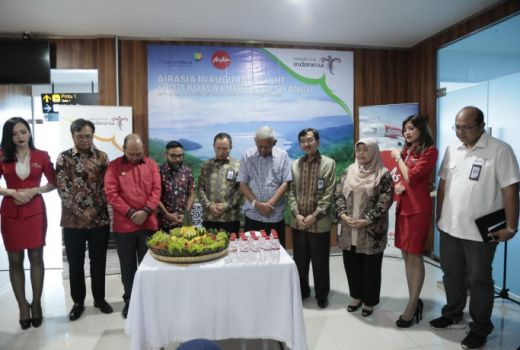 Rute Air Asia Malaysia-Silangit Resmi Beroperasi - GenPI.co