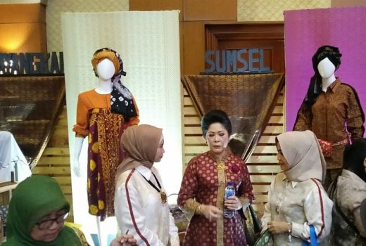 First Lady Sumsel : Songket Lama Jangan Ditinggalkan! - GenPI.co
