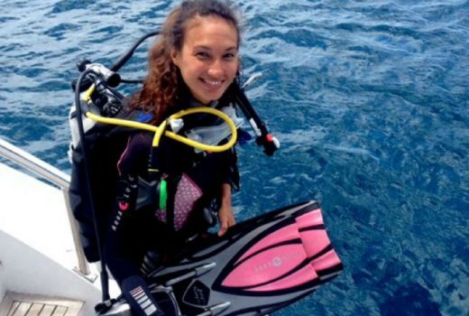 Nadine Chandrawinata Tolak Plastik Demi Kelestarian Alam - GenPI.co