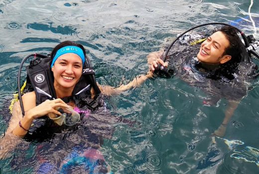 Suka Travelling? Simak Tips Ala Nadine Chandrawinata - GenPI.co