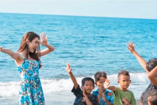 Nadia Purwoko yang Mencintai Blue Lagoon - GenPI.co