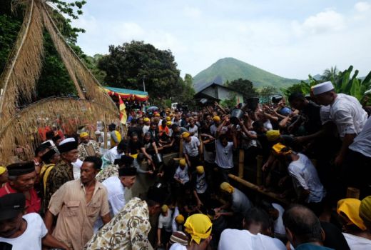 Ritual Langka itu Bernama Cuci Parigi - GenPI.co