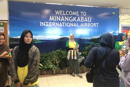 Spot Foto Mandeh di Bandara Minangkabau - GenPI.co