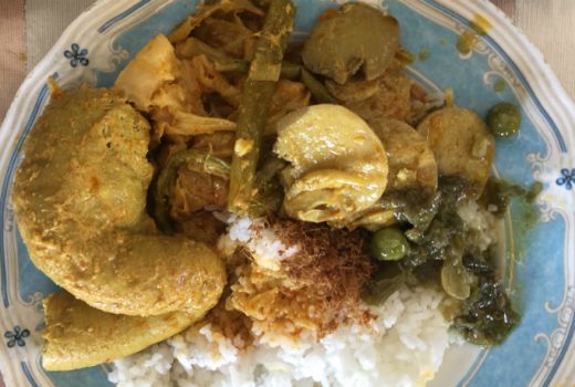 Makan Jadi 'Selero' Kalau Sudah di Nasi Kapau Uni Cah - GenPI.co