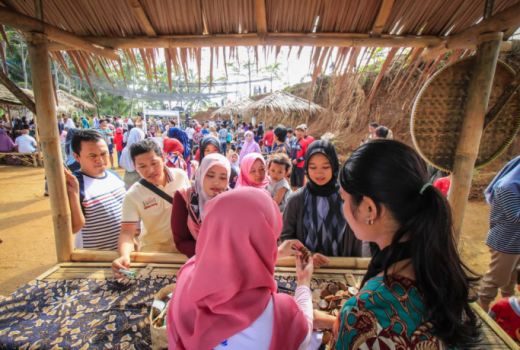 Kemeriahan di Pasar Lodra Jaya - GenPI.co