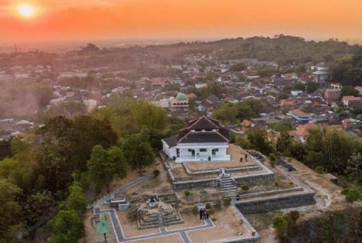 Gresik, Kota Inspirasi Serial HBO - GenPI.co