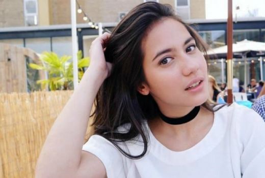 Pevita Pearce Tampil Membawa Senyum Hingga Negeri Perbatasan - GenPI.co