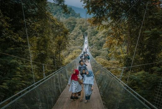 Jembatan Situ Gunung, Spot Instagramable Baru di Sukabumi - GenPI.co