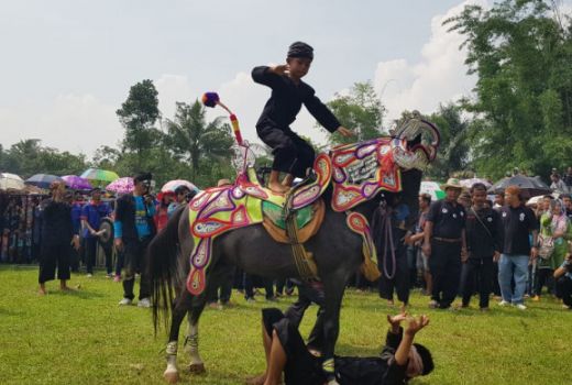 Begini Atraksi 111 Kuda Renggong di Sumedang - GenPI.co