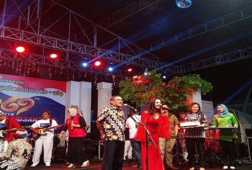 HUT Kabupaten Blora Dihibur Artis Betharia Sonata - GenPI.co