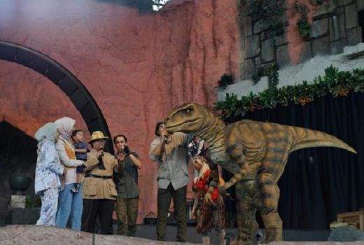 Petualang di Zaman Purbakala, Datang ke Dinoland Ancol - GenPI.co