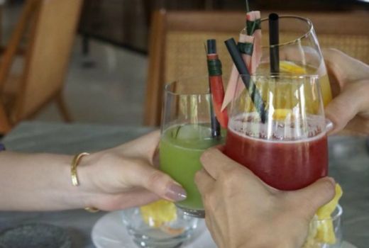 Demi Ramah Lingkungan, 3 Cafe ini Anti Sedotan Plastik - GenPI.co