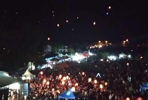 Meriahnya Pesta Lampion di Bledug Lumpur Festival - GenPI.co