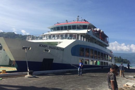 Danau Toba Keren, KMP Ihan Batak Layani 6 Trip Per Hari - GenPI.co