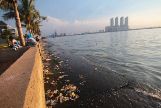 Awal Tahun 2019, Pantai Mutiara Dipenuhi Sampah - GenPI.co