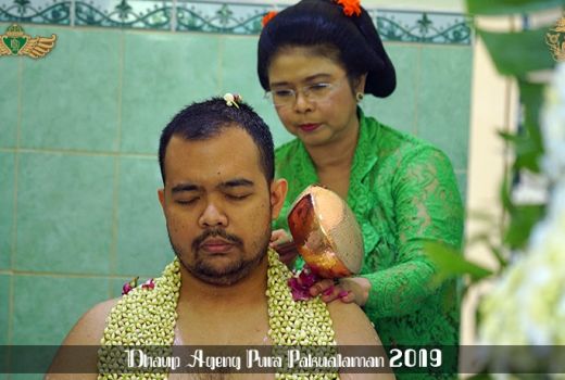 Kedua Mempelai Dhaup Ageng Jalani Prosesi Siraman - GenPI.co