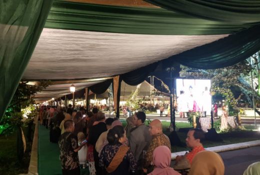 Antrian Panjang Undangan Resepsi Kedua Dhaup Ageng - GenPI.co