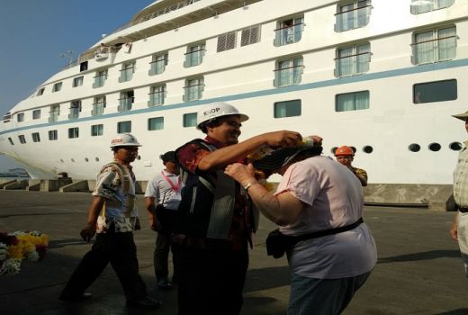 Kapal Pesiar Bersandar di Pelabuhan Tanjung Emas Semarang - GenPI.co