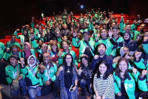 Ratusan Ojek Online Nobar Film Keluarga Cemara, Lihat deh Antusiasnya.. - GenPI.co