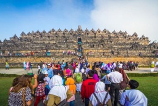 Berkunjung ke Candi, Ini 5 Aturan yang Wajib Kamu Patuhi! - GenPI.co