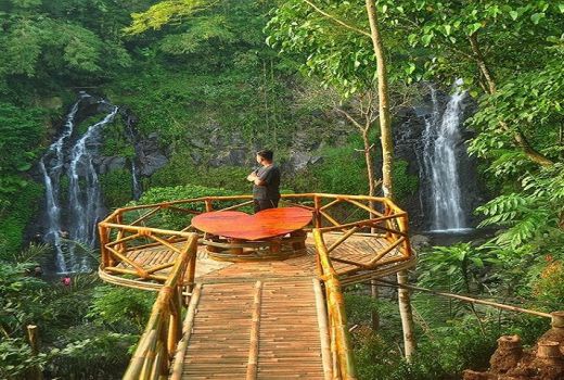 Pernah Jadi Judul Film Horor, Begini Aslinya Penampakan Air Terjun Pengantin! - GenPI.co
