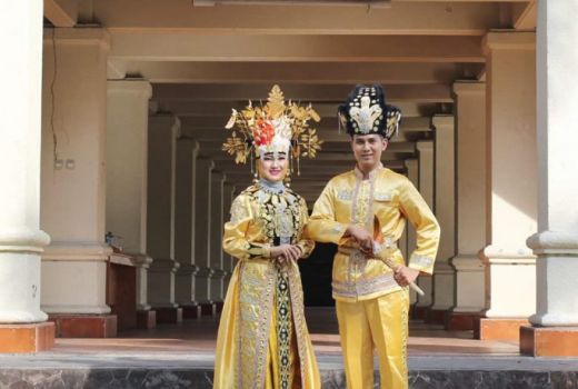 Nou Uti Gorontalo Pelajari Baju Adat - GenPI.co