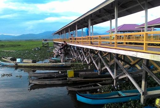 Senja di Tambatan Perahu Hutadaa yang Memesona - GenPI.co