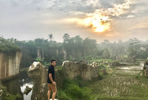 Dari Kandang Godzilla Hingga Masjid Seribu Pintu - GenPI.co