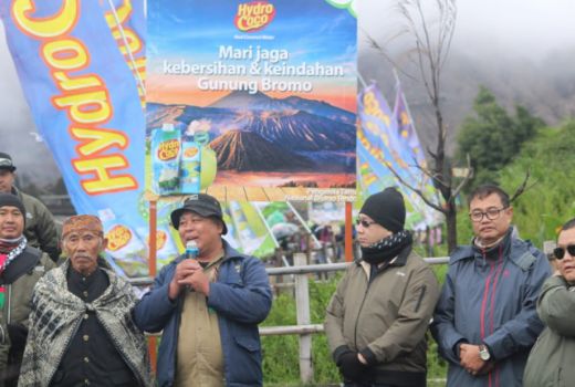 Peduli Pariwisata, Kalbe Bersih-Bersih Bromo - GenPI.co