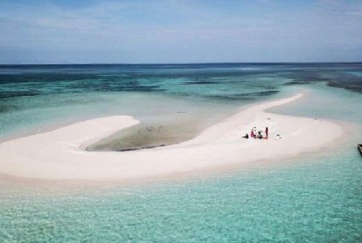 Indahnya Pulau Meko, Pasir Timbul di Tengah Lautan Flores Timur - GenPI.co