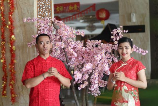 Mengapa Imlek Identik dengan Cara Salam Seperti Ini? Ternyata ini Jawabannya! - GenPI.co