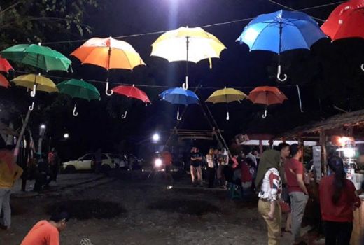 Belanja di Pasar Pitu Pakai Uang Jadul - GenPI.co