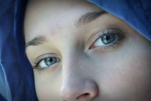 Wow, Ada Fakta Unik Dibalik Gadis Bermata Biru di Halmahera Timur. Pernah Bertemu? - GenPI.co