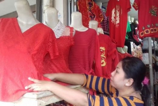 Mitos Baju Merah Perayaan Imlek - GenPI.co