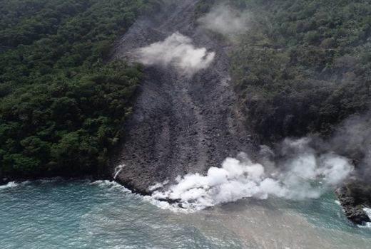 4 Fakta Erupsi Gunung Karangetang di Manado - GenPI.co
