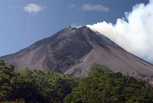Pesona Merapi Menyiman Cerita Mistis - GenPI.co