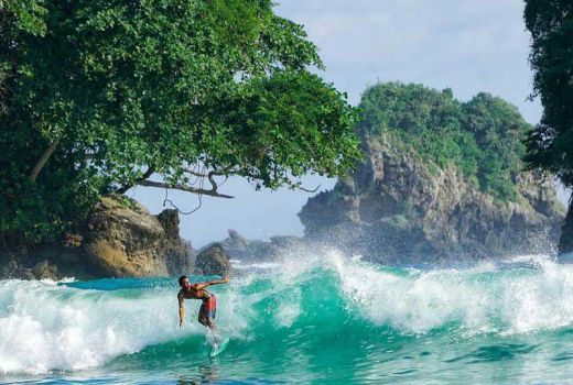Pantai Wedi Awu, Spot Surfing di Malang - GenPI.co
