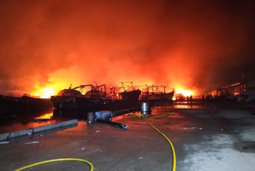 Api Padam, 30 Kapal Ikan Hangus Terbakar di Muara Baru - GenPI.co