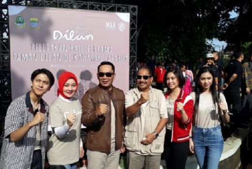 Pojok Dilan 'Jangan Rindu Berat, Gak Akan Kuat, Biar Aku Saja' - GenPI.co