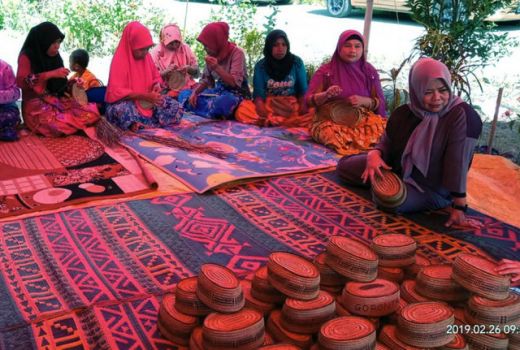 Memutus Rantai Kemiskinan dengan Kerajinan Upia Karanji - GenPI.co