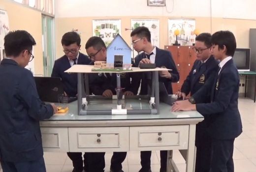 Rancang Pendeteksi Gempa, 6 Siswa SMP dari Surabaya Raih Emas di Kejuaraan Internasional - GenPI.co