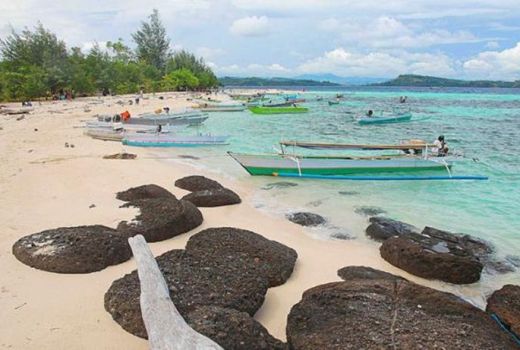 Milenial Percantik Pantai dari Tumpukan Sampah - GenPI.co