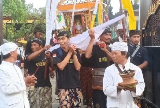 Sambut Hari Raya Nyepi, Umat Hindu di Surabaya Gelar Upacara Melasti - GenPI.co