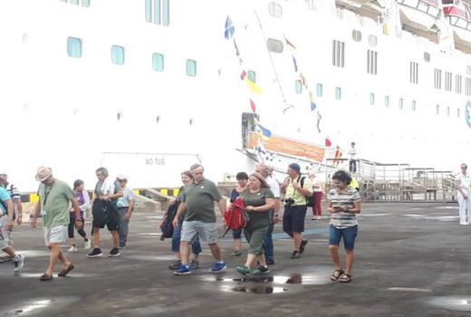 Keren, Kapal Pesiar Bodi Besar Asal Norwegia Berlabuh di Tanjung Emas - GenPI.co