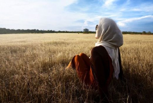 Ingin Rambut Berhijab Tetap Terawat Saat Travelling? Ikuti Langkah Ini - GenPI.co