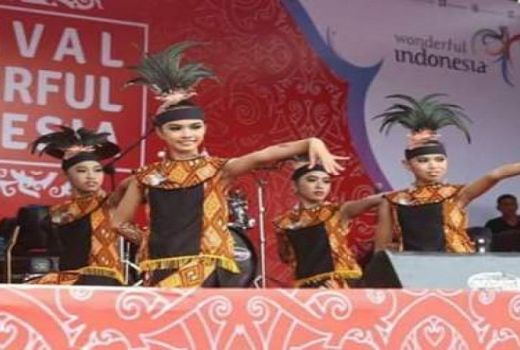 Jaring Wisatawan Crossborder, Pemkab Sanggau Gelar Lomba Perahu Naga - GenPI.co
